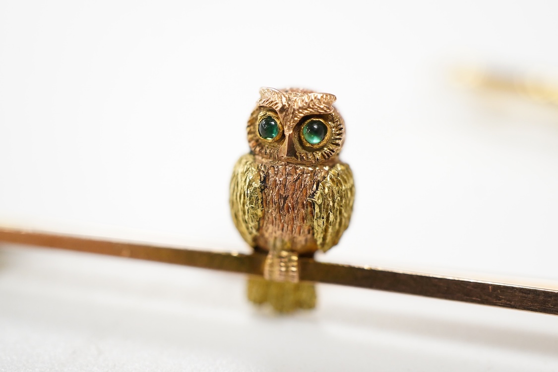 An Edwardian two colour 9ct owl bar brooch, with green cabochon eyes, 48mm, gross 2.5 grams, together with a yellow metal (stamped 20) and single stone cabochon jade set bug bar brooch, gross weight 3.7 grams.